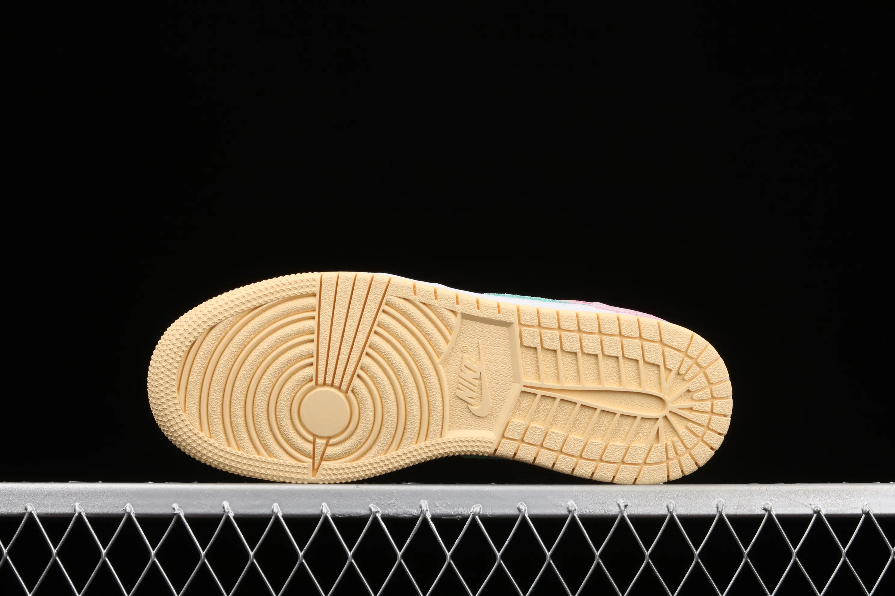 All categories Air Jordan Jordan series basketball shoes Air Jordan 1 Mid P version Air Jordan 1 Mid GS AJ1 Joe 1 Ice Cream Zhongbang basketball shoes DD1666-100